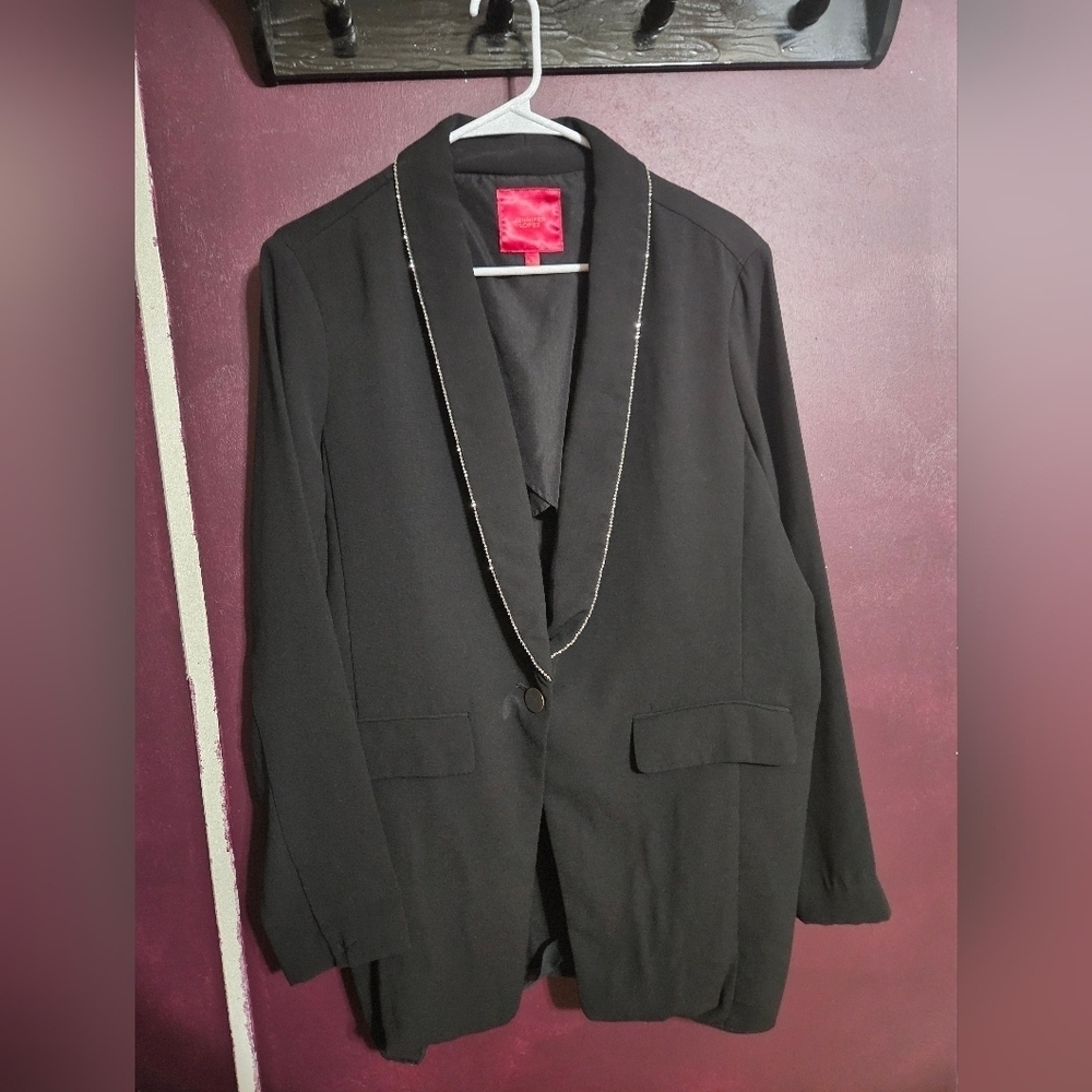 Jennifer Lopez Black Blazer With Silver Trim!